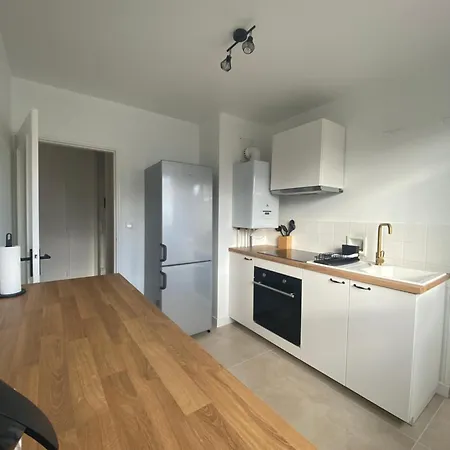 Apartment Spacieux Et Chaleureux - 4pers - Refait A Neuf - Parking Privatif - Proches Axes, Commerces Et Services - Check In 24-24 *